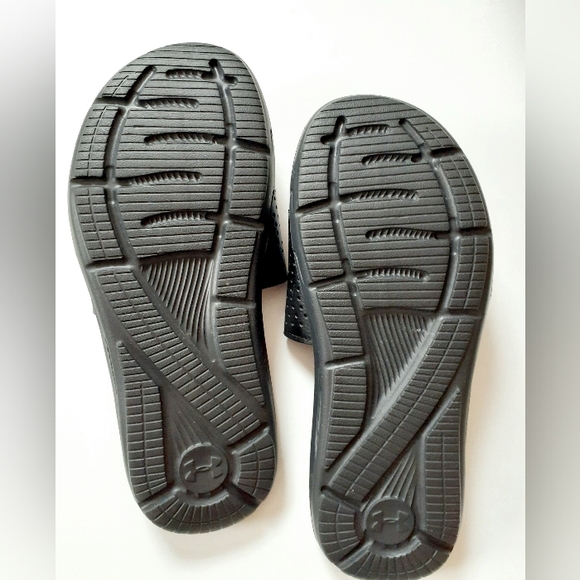Under Armour Black and White Slide Sandals With Cushioned Insole Size 8 - Picture 4 of 5